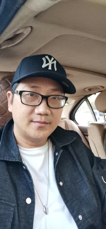 拥抱幸福的第一张照片--政和婚介网