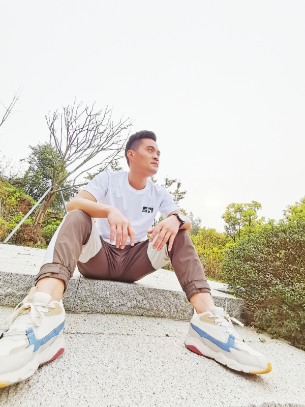 一个人，干净利落的第一张照片--政和婚介网